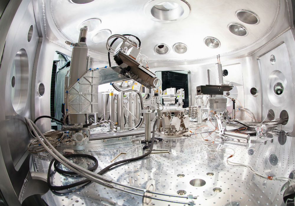Il y a bien des "pluies" de diamants sur Neptune et Uranus, on en a même recréées en laboratoire mec-chamber.jpg